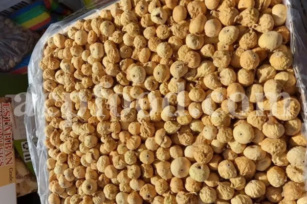 Bulk dried figs loaded in export carton for shipment