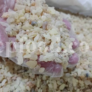 Bulk terebinth gum for export in natural resin pieces